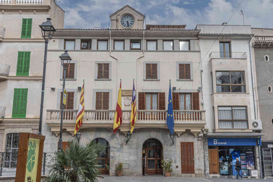Mallorca - Inca 02 - Ayuntamiento.jpg